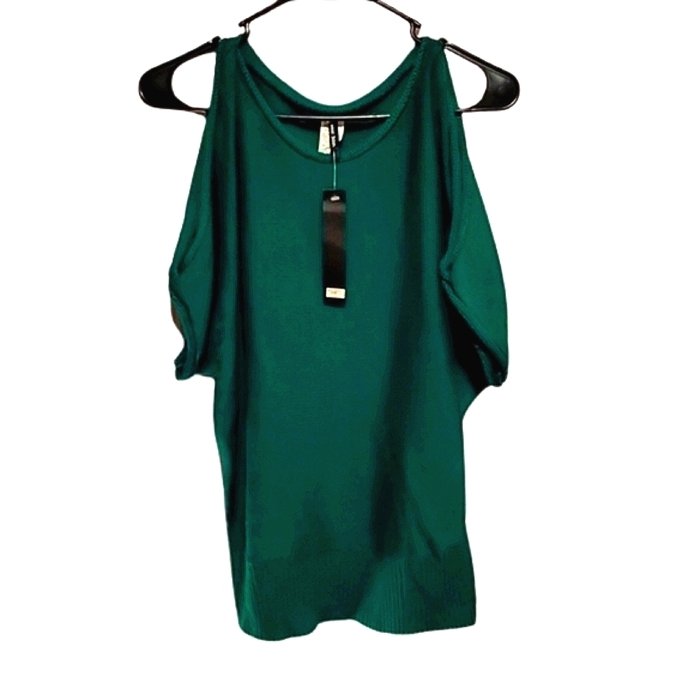 NWT Cold shoulder top